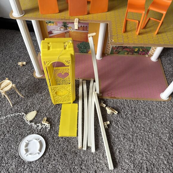 Barbie’s Townhouse 3 1/2 Feet High! Vintage 1970’s Almost Complete - Picture 2 of 9